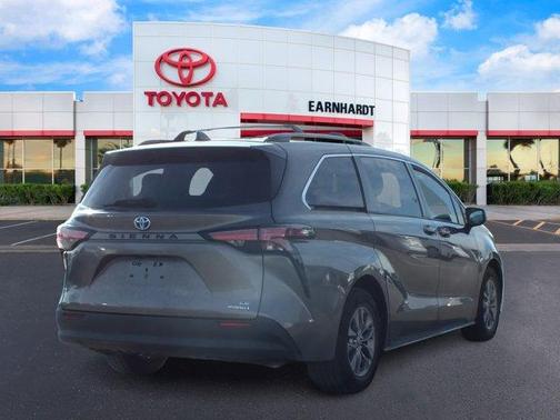 2022 Toyota Sienna LE