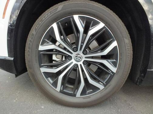 2025 Toyota Crown Signia XLE 1-OWNER