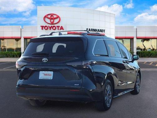 2025 Toyota Sienna XLE