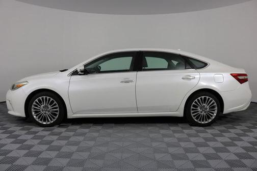 Blizzard Pearl 2017 Toyota Avalon Limited