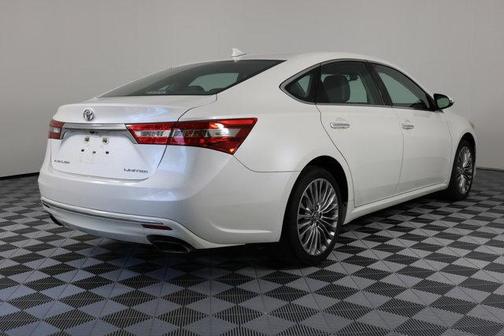 Blizzard Pearl 2017 Toyota Avalon Limited