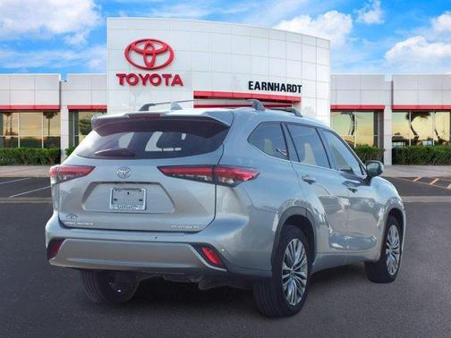 2022 Toyota Highlander Platinum