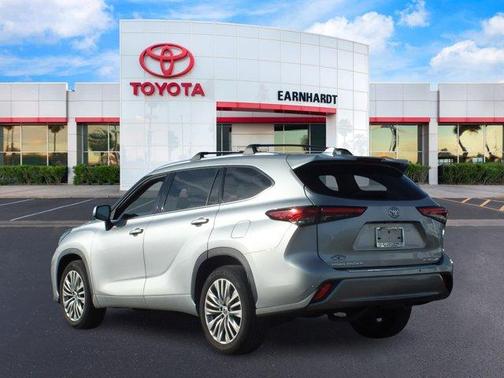 2022 Toyota Highlander Platinum