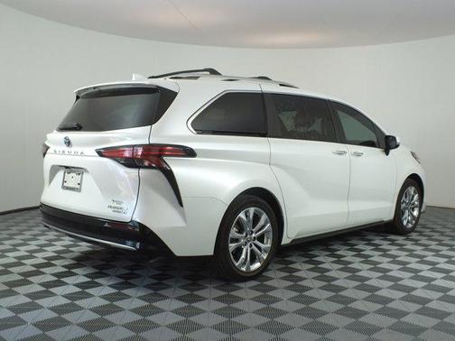 Wind Chill Pearl 2023 Toyota Sienna Platinum 7 passenger