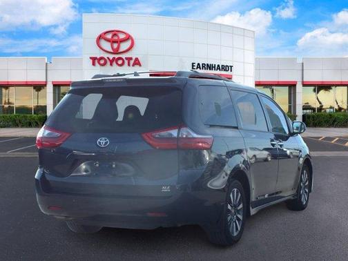 2020 Toyota Sienna XLE