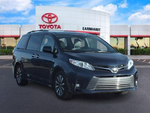 2020 Toyota Sienna XLE
