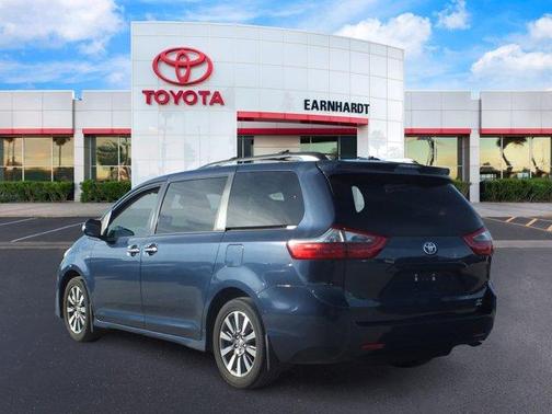 2020 Toyota Sienna XLE