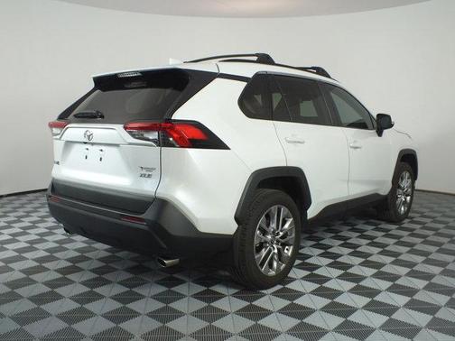 Wind Chill Pearl 2024 Toyota RAV4 XLE Premium