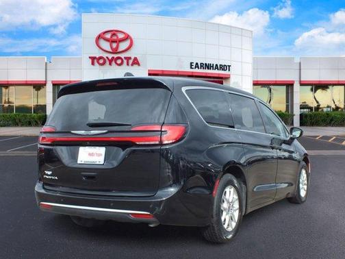 2024 Chrysler Pacifica Touring-L