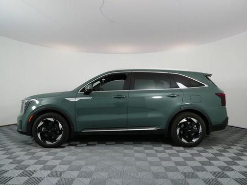 Green 2025 Kia Sorento Hybrid SX Prestige
