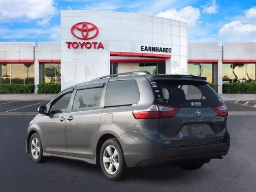 2018 Toyota Sienna LE