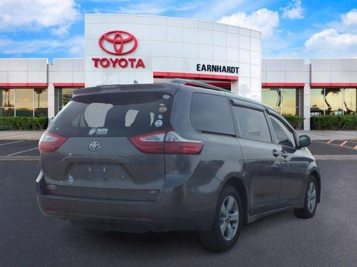 2018 Toyota Sienna LE