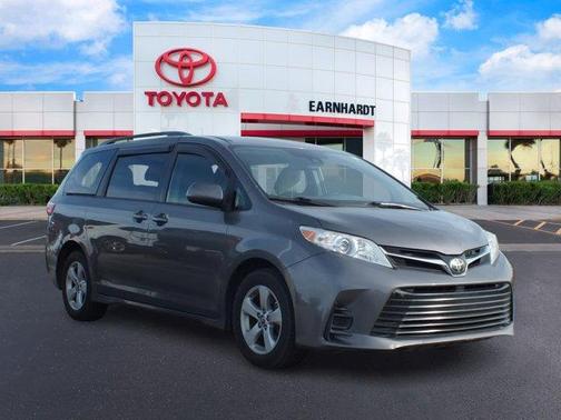 2018 Toyota Sienna LE
