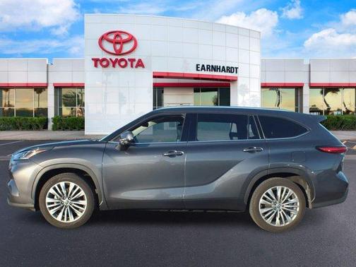 2023 Toyota Highlander Platinum
