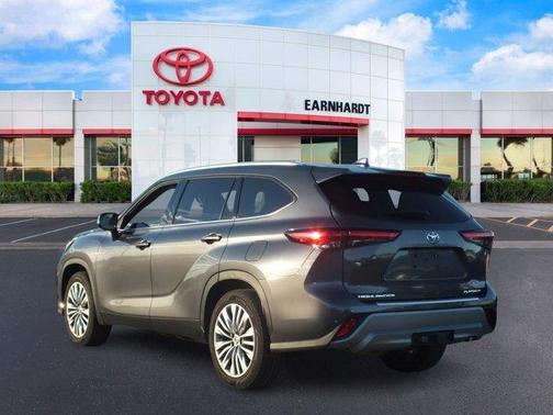 2023 Toyota Highlander Platinum