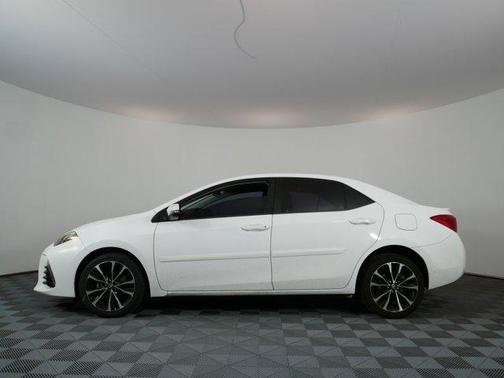 Super White 2017 Toyota Corolla SE