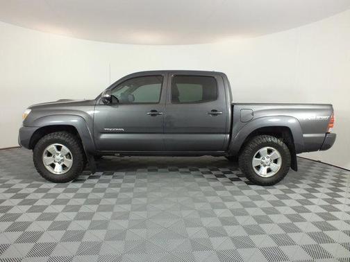 Magnetic Gray Metallic 2015 Toyota Tacoma 1-OWNER