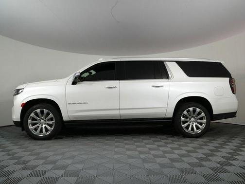 Iridescent Pearl Tricoat 2022 Chevrolet Suburban Premier