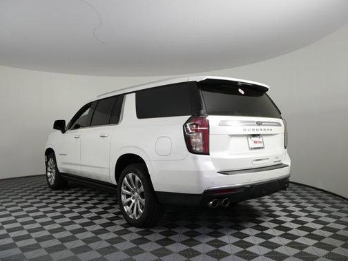 Iridescent Pearl Tricoat 2022 Chevrolet Suburban Premier
