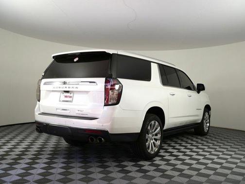 Iridescent Pearl Tricoat 2022 Chevrolet Suburban Premier