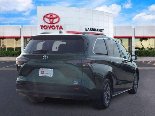 2024 Toyota Sienna XLE