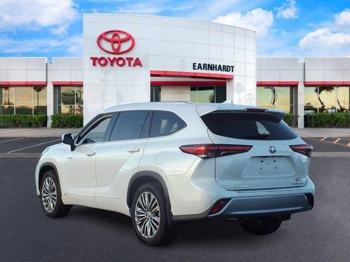 2021 Toyota Highlander Hybrid Platinum
