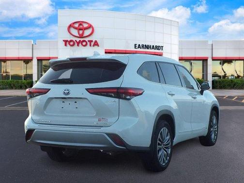 2021 Toyota Highlander Hybrid Platinum