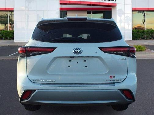 2021 Toyota Highlander Hybrid Platinum