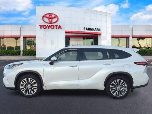 2021 Toyota Highlander Hybrid Platinum