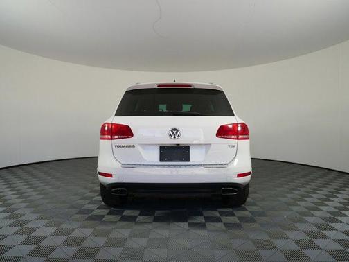 Pure White 2013 Volkswagen Touareg Lux