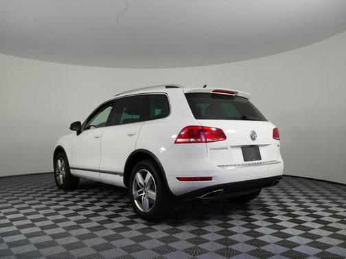 Pure White 2013 Volkswagen Touareg Lux