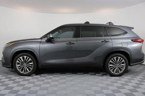 Magnetic Gray Metallic 2021 Toyota Highlander Platinum