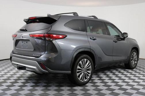 Magnetic Gray Metallic 2021 Toyota Highlander Platinum