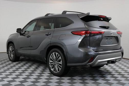 Magnetic Gray Metallic 2021 Toyota Highlander Platinum