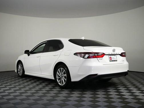 Ice 2023 Toyota Camry LE