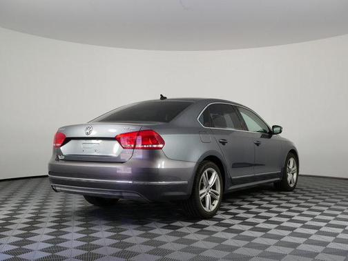 Platinum Gray Metallic 2014 Volkswagen Passat 2.0L TDI SEL Premium
