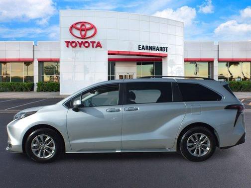 2024 Toyota Sienna XLE