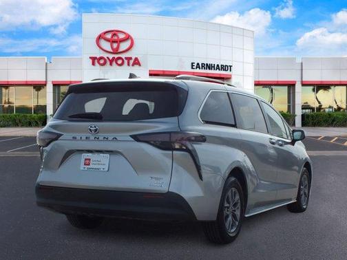 2024 Toyota Sienna XLE