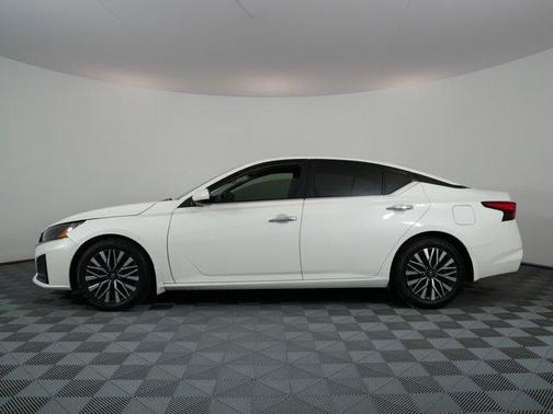 White 2023 Nissan Altima 2.5 SV