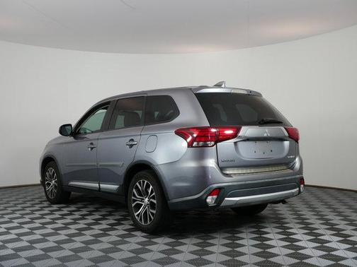 Mercury Gray Metallic 2017 Mitsubishi Outlander ES