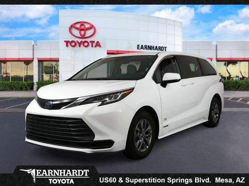 Super White 2021 Toyota Sienna LE