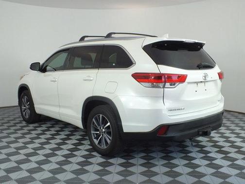 Blizzard Pearl 2017 Toyota Highlander XLE