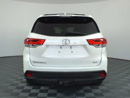 Blizzard Pearl 2017 Toyota Highlander XLE