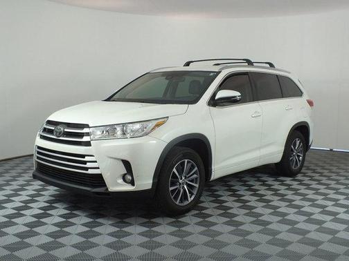 Blizzard Pearl 2017 Toyota Highlander XLE