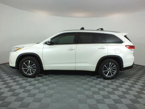 Blizzard Pearl 2017 Toyota Highlander XLE