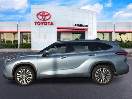 2023 Toyota Highlander Platinum