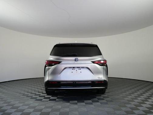 Celestial Silver Metallic 2022 Toyota Sienna Limited