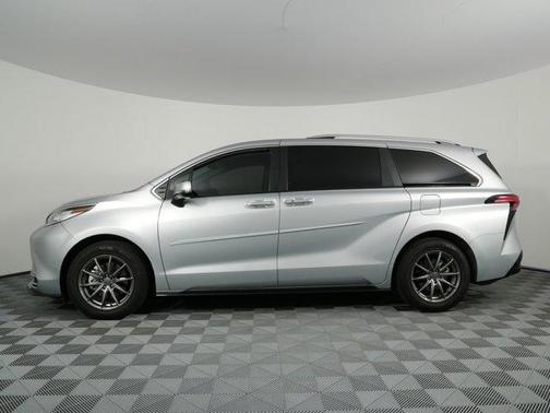 Celestial Silver Metallic 2022 Toyota Sienna Limited