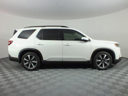 Platinum White Pearl 2025 Honda Pilot Elite
