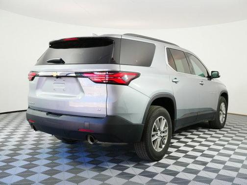 Sterling Gray Metallic 2023 Chevrolet Traverse LT Cloth
